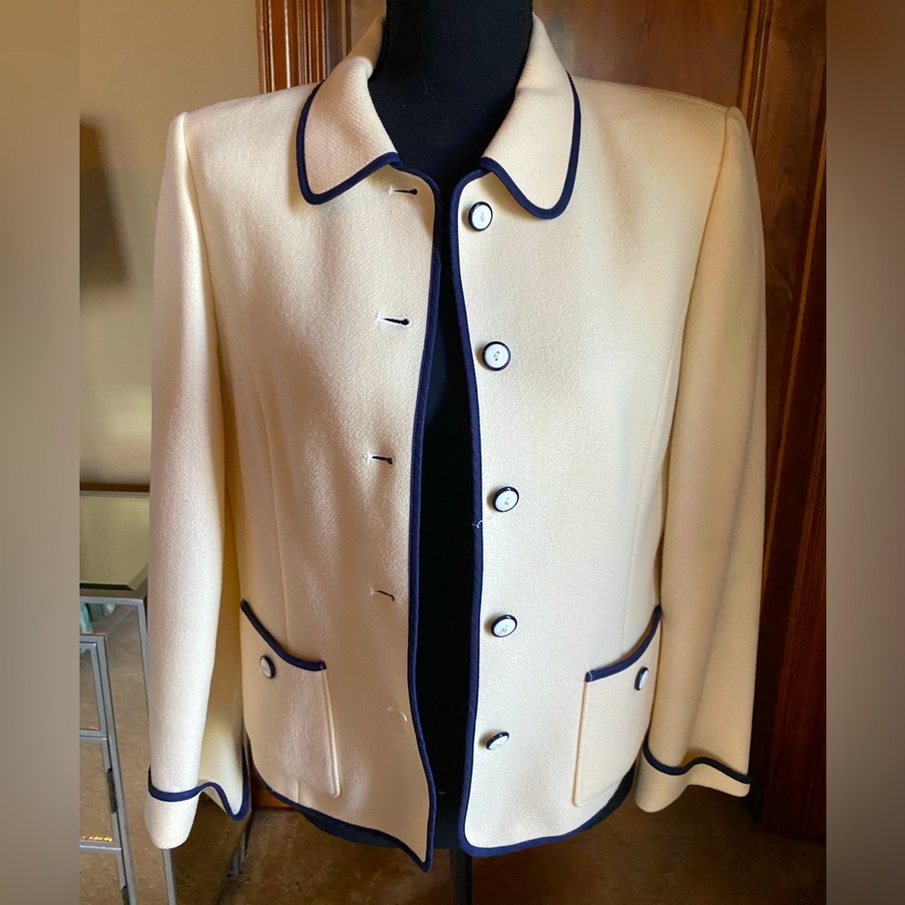 Weinberg beige blazer!